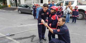 “Engelli çocuklar İtfaiyecilik Haftası’nda yangın tatbikatına katıldı”