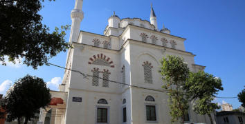 Esenler'de teneke Camii'den Cumhuriyet Tarihi'nin İlk Taş Camii'sine