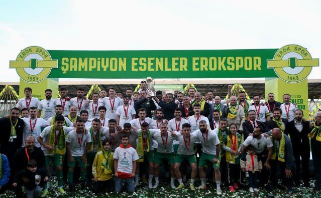 TFF 2. Lig'e yükselen Esenler Erokspor şampiyonluğunu kutladı