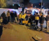 Esenler'de otobüs bekleyenlere otomobil çarptı: 1'i ağır 6 yaralı