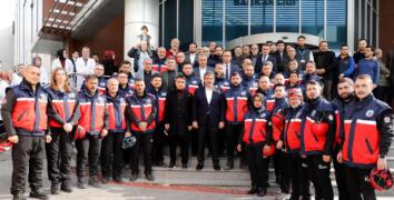 ESKAT'ı belediye çalışanları çiçeklerle karşıladı